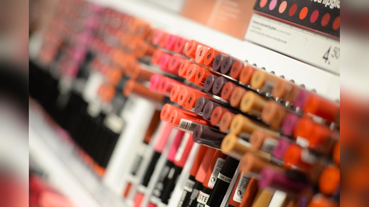 快新聞／怕！中國製化妝品含禁用色素　食藥署查進口商「原料含蘇丹4號」