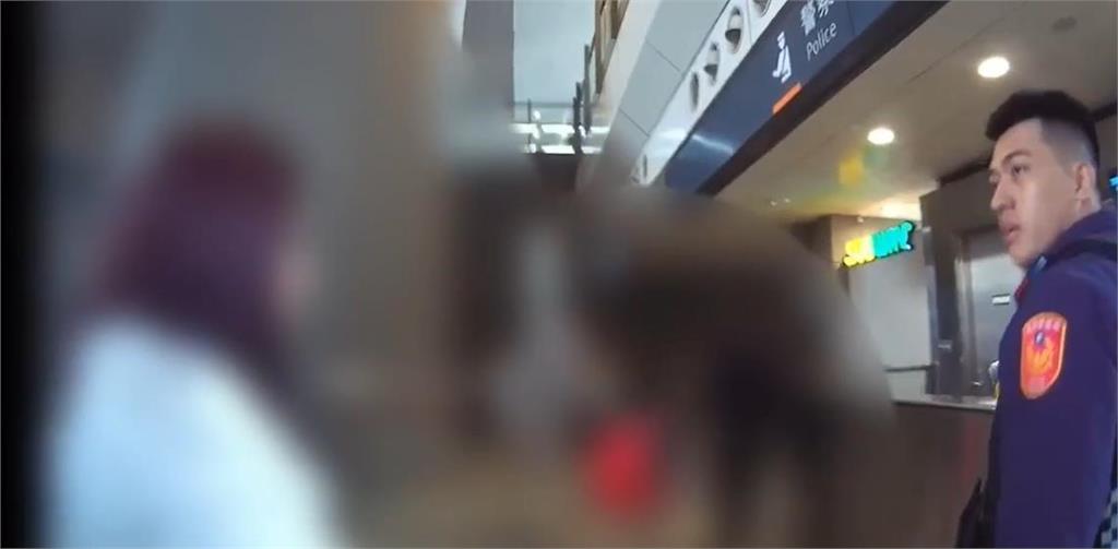 2女高鐵車廂起口角！她疑1舉動惹怒媽媽「當眾倒水淋頭」影片曝光