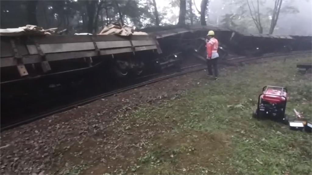清運廢棄道碴 工程車出軌釀3傷阿里山森林鐵路停駛兩天調查