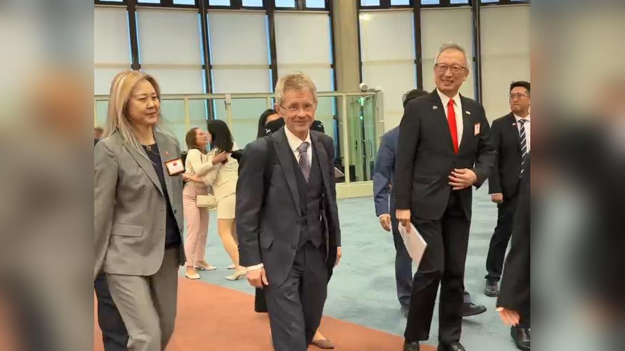 快新聞/外長強硬施壓「一中」也不怕!捷克參議院議長韋德齊清晨率團訪台