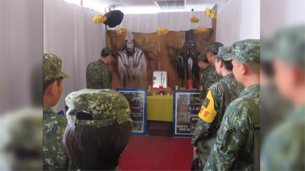 國軍防酒駕新招 官兵休假前先拜「黑白無常」