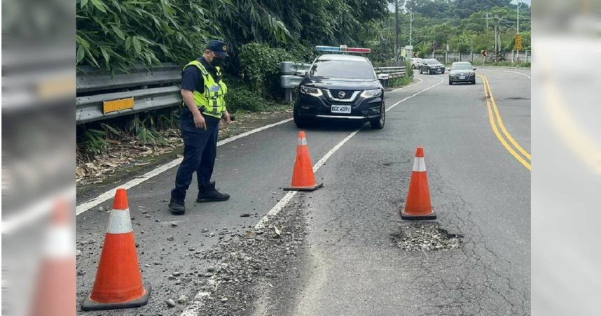 豪雨連炸彰化路面處處陷阱　機車騎士壓破洞慘摔進醫院