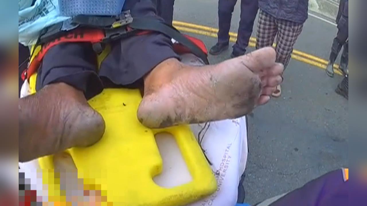 長草掩蓋成陷阱! 老翁摔落古井 消防隊降繩索救援