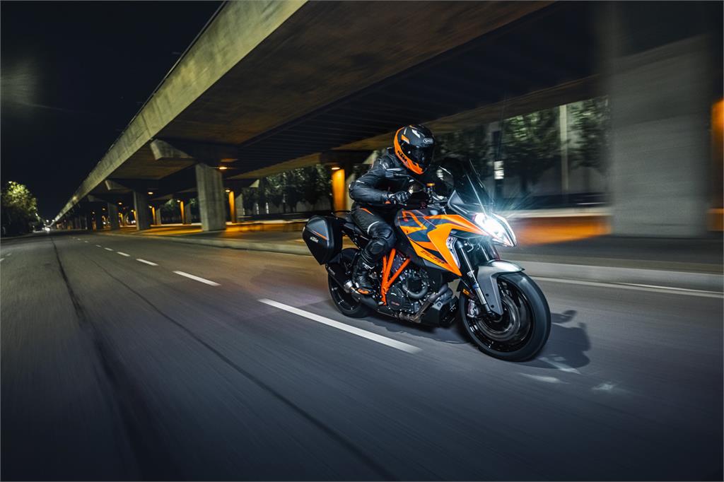 熱血旅行與強悍跑格並駕齊驅 1290 Super Duke GT在台登場