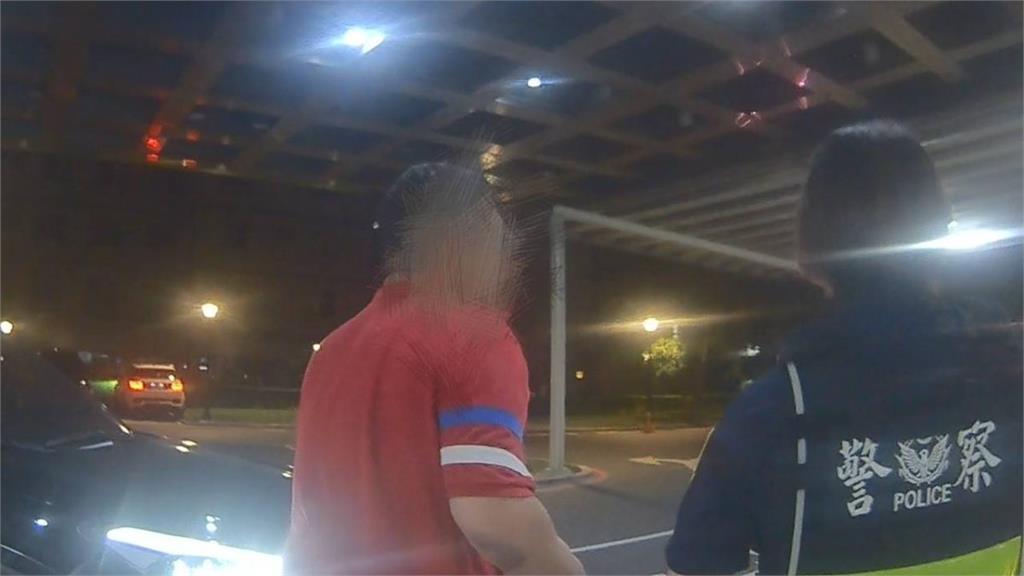 寶寶急報到！孕婦卡車陣求援　桃警開道4分鐘抵醫院