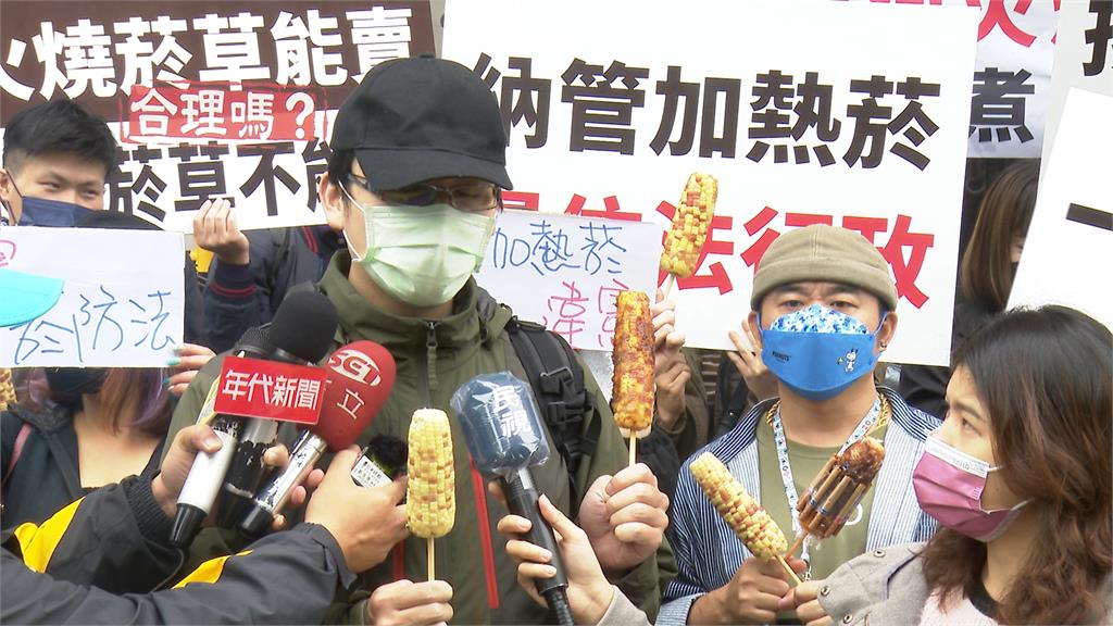 喊禁加熱菸引反彈聲浪 民間團體拿玉米立院抗議