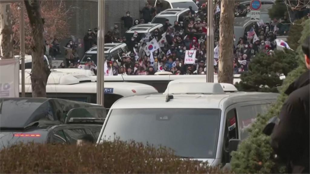 續押？尹錫悅羈押庭今召開　近7千支持者肉身擋車隊