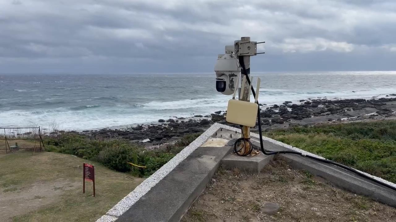 被惡搞! "鏡頭君"畫面突朝地板拍 凶手鞋子全錄下