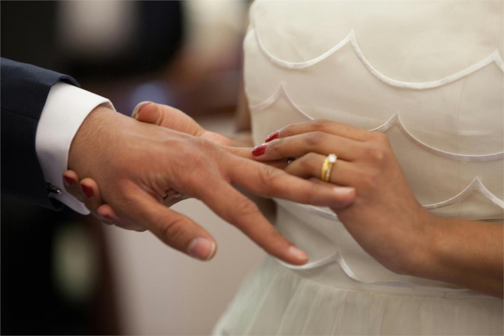 婆婆因「1奇葩理由」硬要跟去新婚蜜月旅行！網指1點急阻止：千萬別妥協