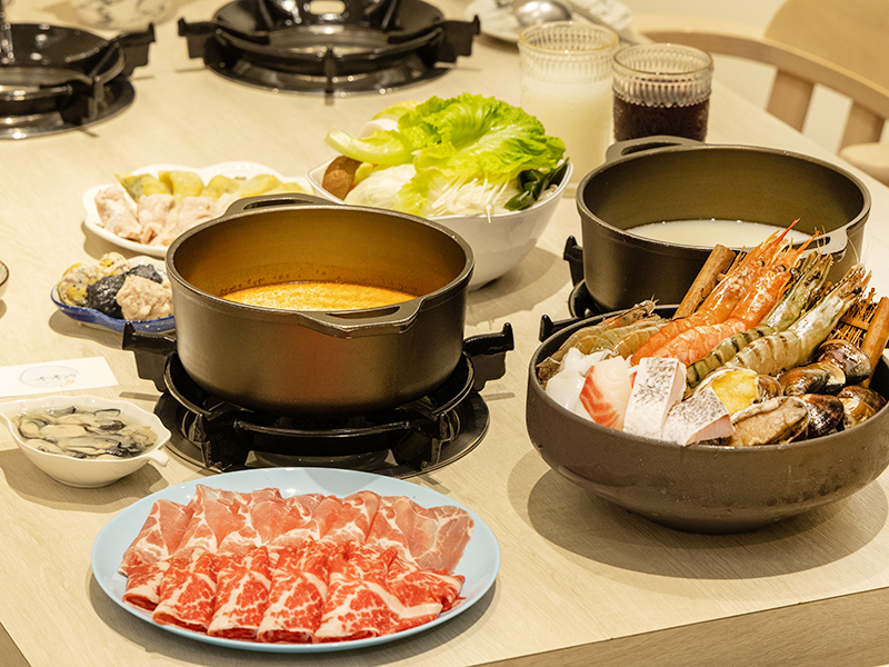 嘉義網美火鍋店│麻奶鍋與豐盛鍋物拼盤打造質感美食饗宴！
