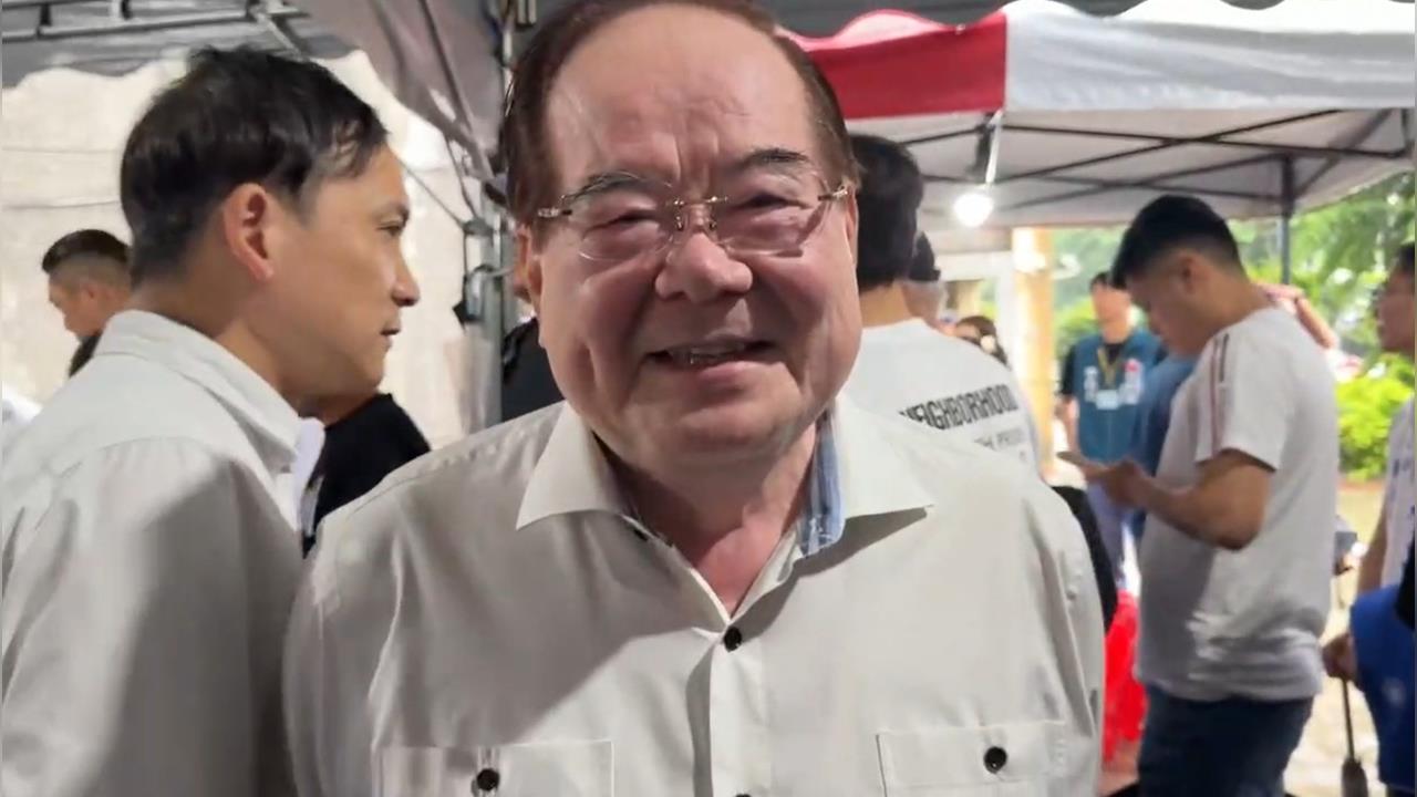 快新聞／范振宗作勢呼鄭麗文巴掌　李乾龍喊沒這麼嚴重：像我這樣摸你一下