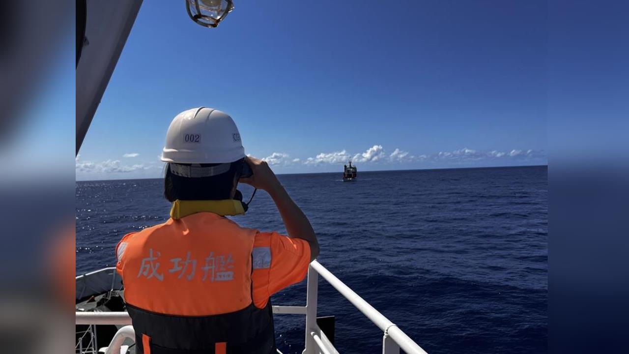 快新聞／颱風過後又溜回來！權宜輪「永恆號」逼近台灣海纜　海巡監控中