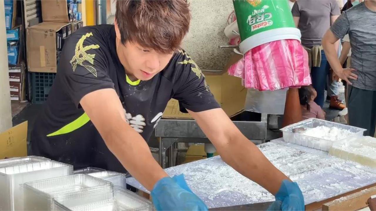 涼糕哥「上工口水飛濺」黑料連環爆!月收40萬「賣千元糕」不開發票