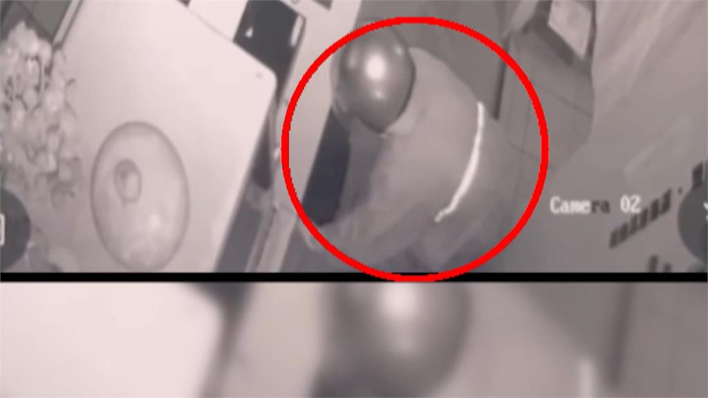 連續曠職20天被開除！　男離職後偷保險箱「2.5萬全花光」