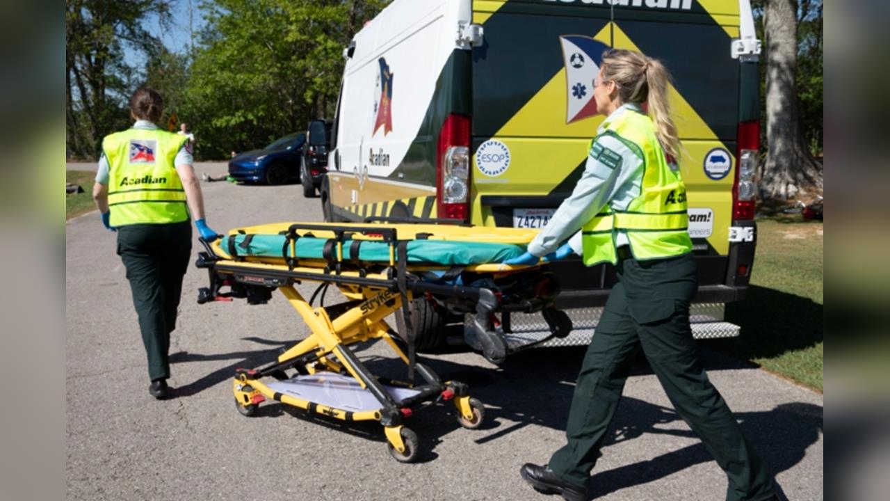 快新聞/美國節慶活動遭汽車衝撞釀15傷 有人困車底動彈不得