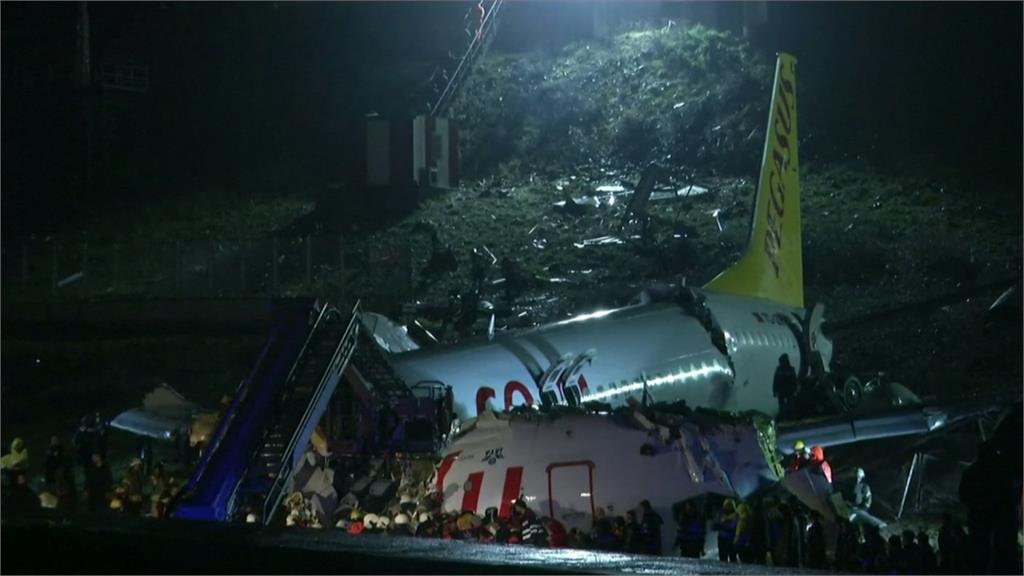 土耳其客機降落衝出跑道 3死179人受傷