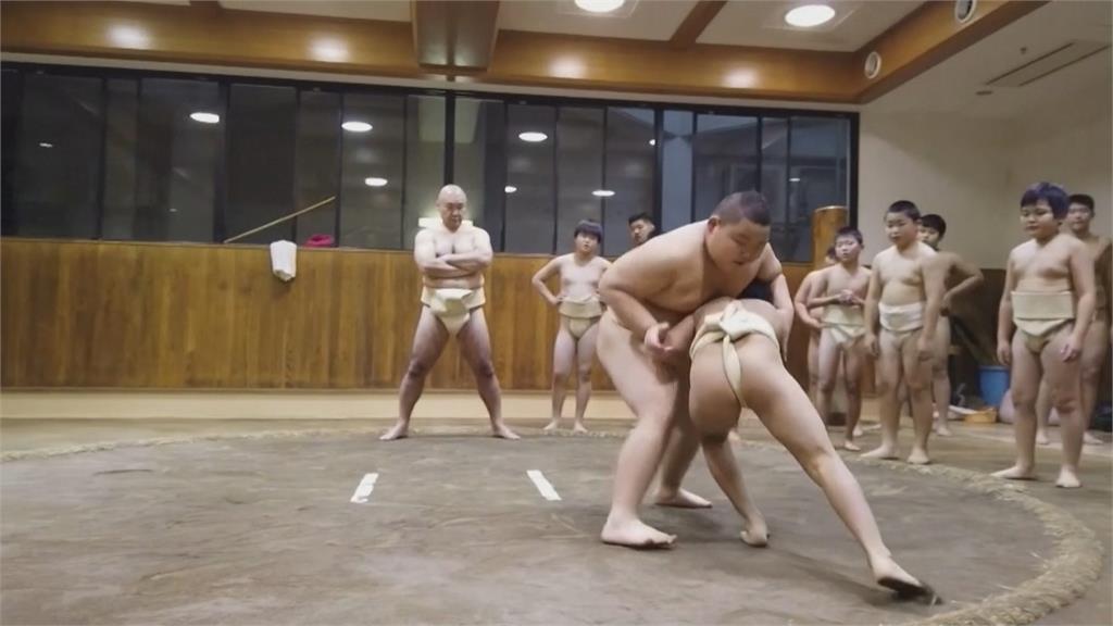 年僅10歲已85公斤 日本小力士勇闖相撲界