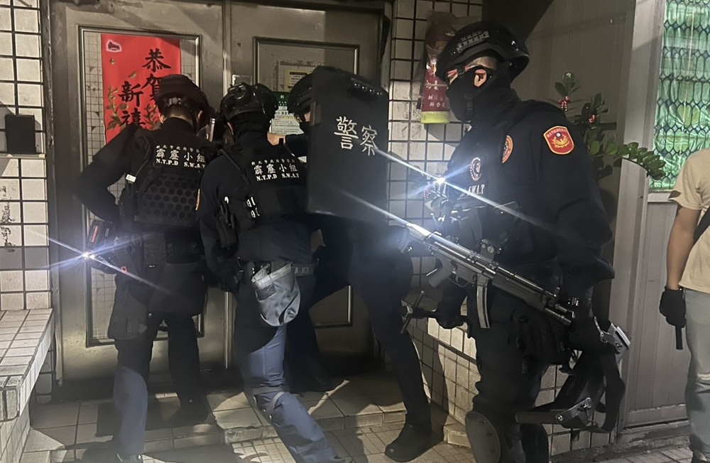 連破三道門　新北刑大破職業賭場查扣近200萬元