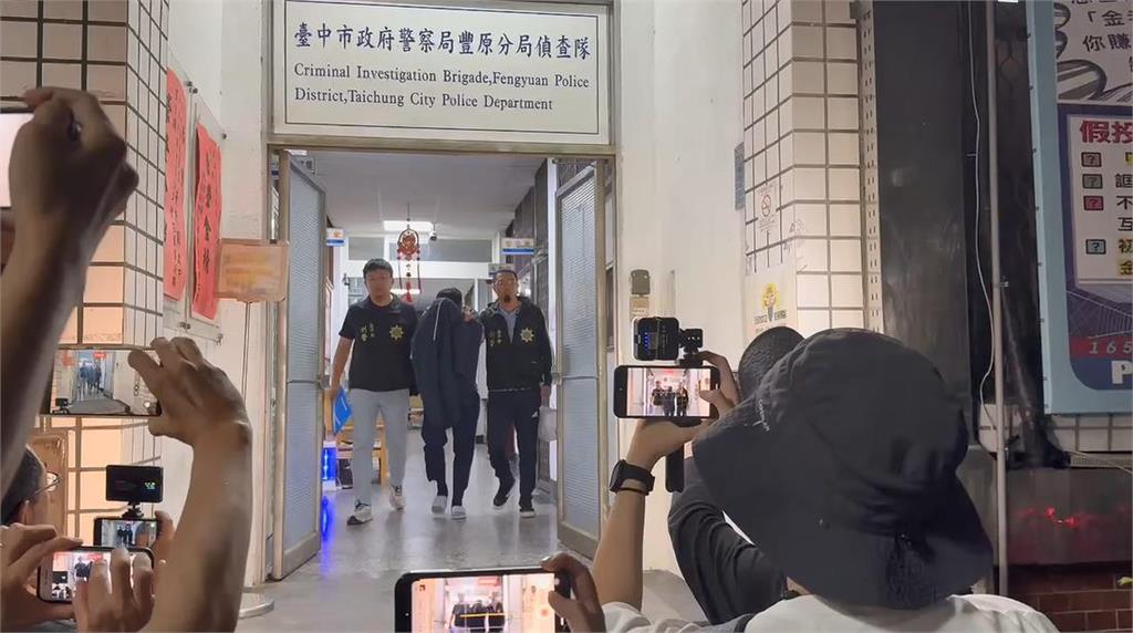 快新聞／最新！涉砍死韓籍啦啦隊老闆　凶嫌移送中檢影像曝光