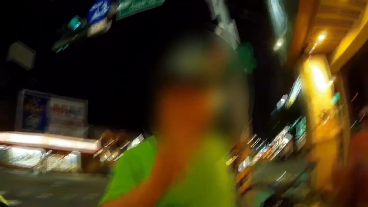 太囂張！　騎士逆向闖紅燈還嗆警　攔查竟無照遭當場扣車