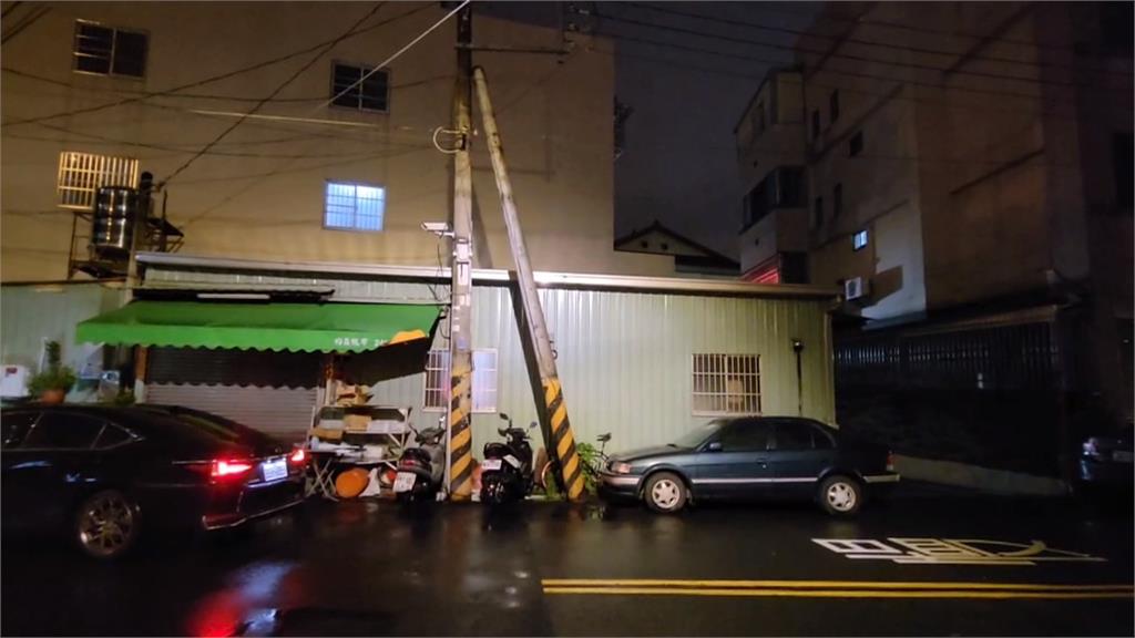 心驚驚！電桿傾斜30度憂倒塌　台電澄清：正常工法、平衡拉力