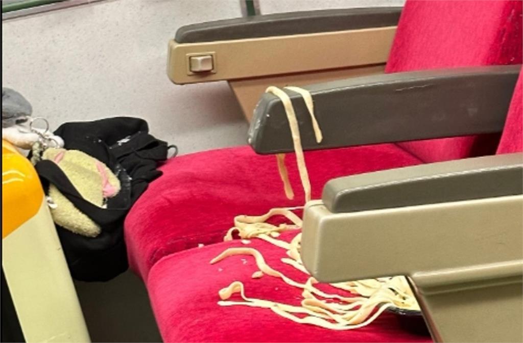 爭位衝突鬧翻天! 高鐵倒水案剛落幕「台鐵又傳潑麵事件」
