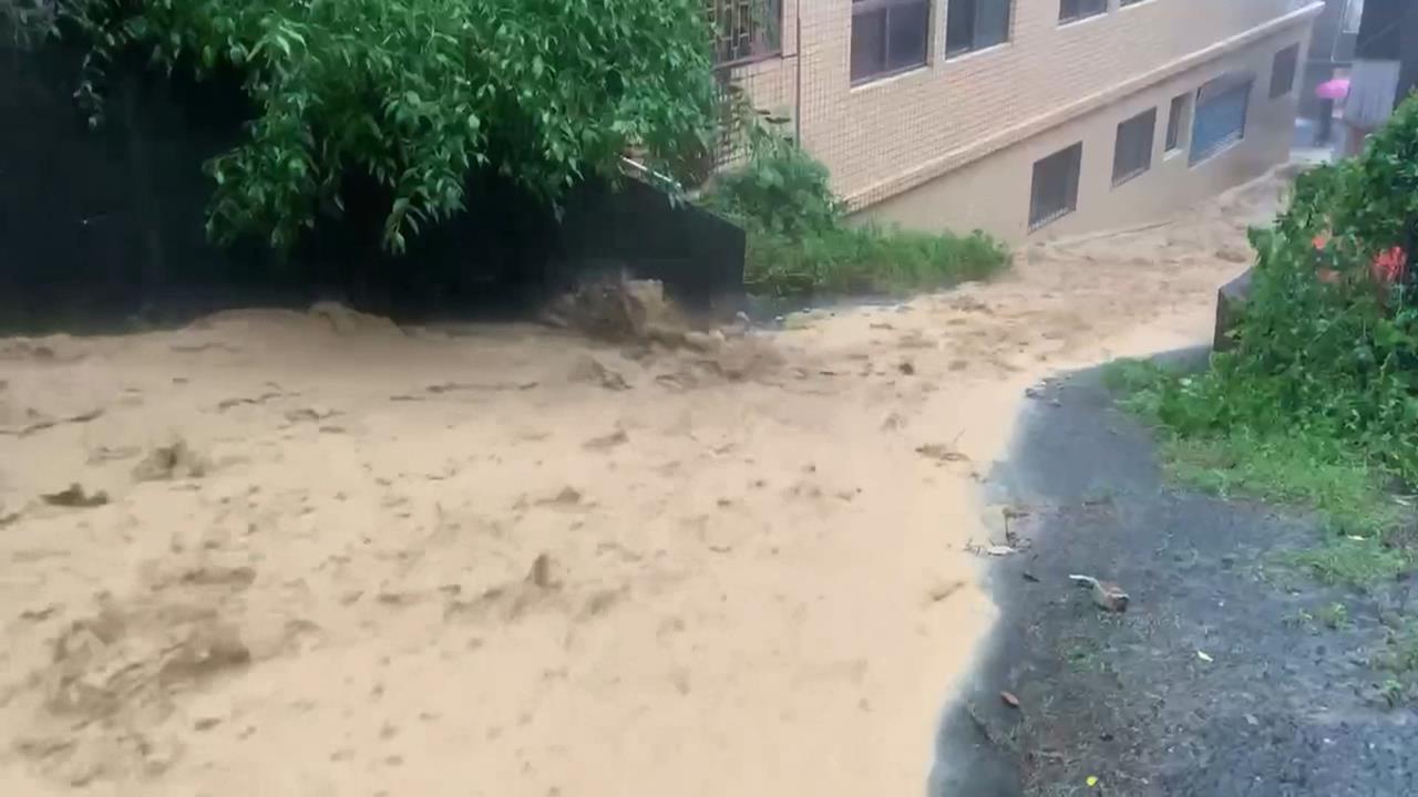 宜蘭連日大雨　蘇澳土石流紅色警戒撤離上百人