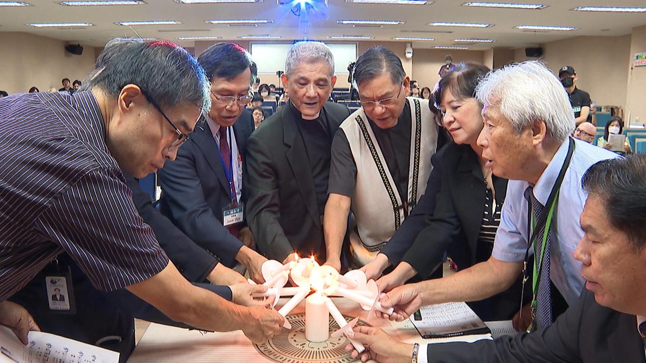 查理柯克追思紀念會　林義雄夫人與長女出席悼念
