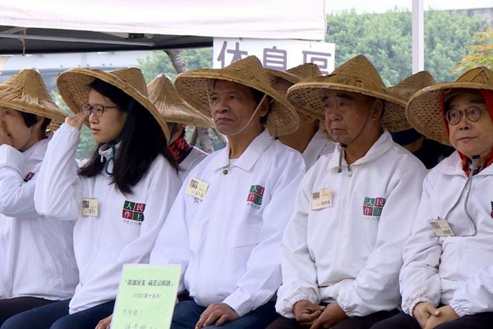 促公投法修正 人民作主基金會發起府前靜坐