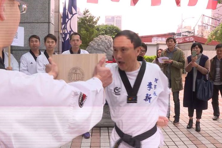 「新哥」 敢說敢言 曾砲轟馬英九：自我感覺良好