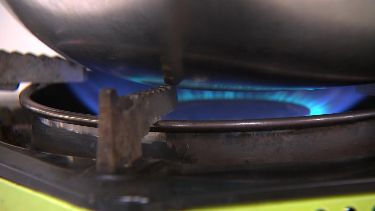 卡式爐變"餐桌手榴彈" 消防員示警:鍋具過大恐爆炸