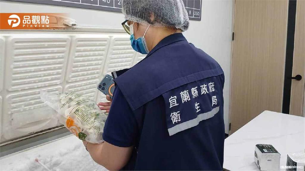塑膠袋下鍋煮水餃！宜蘭名店超扯行為　衛生局開罰