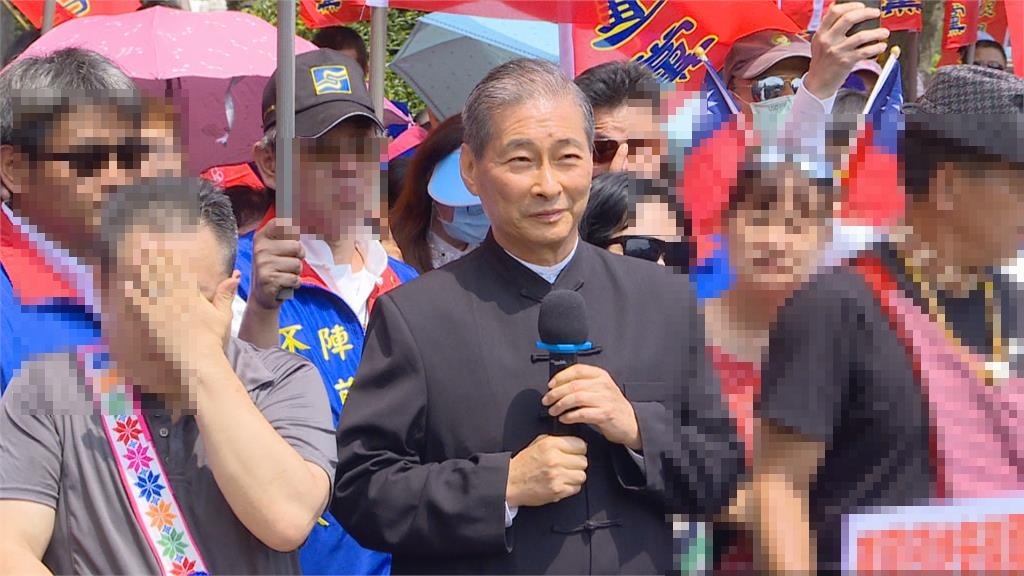 中配遊行變調！張安樂脫口「和平統一台灣有錢」下秒大翻車…網搖頭：真面目畢露