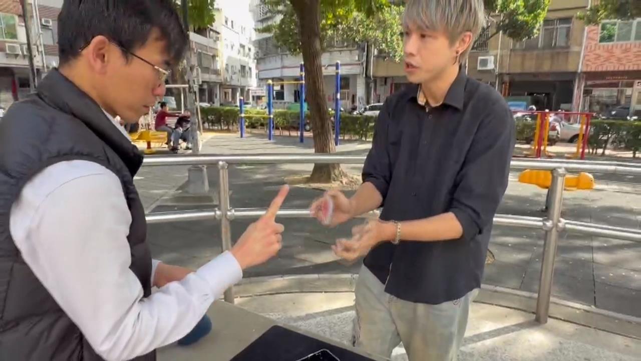 直擊揭密「手機尋牌」魔術　魔術師手法大公開