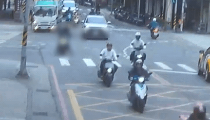 快新聞／嚇！汐止73歲騎士失控「重摔倒地」　命危送醫搶救中