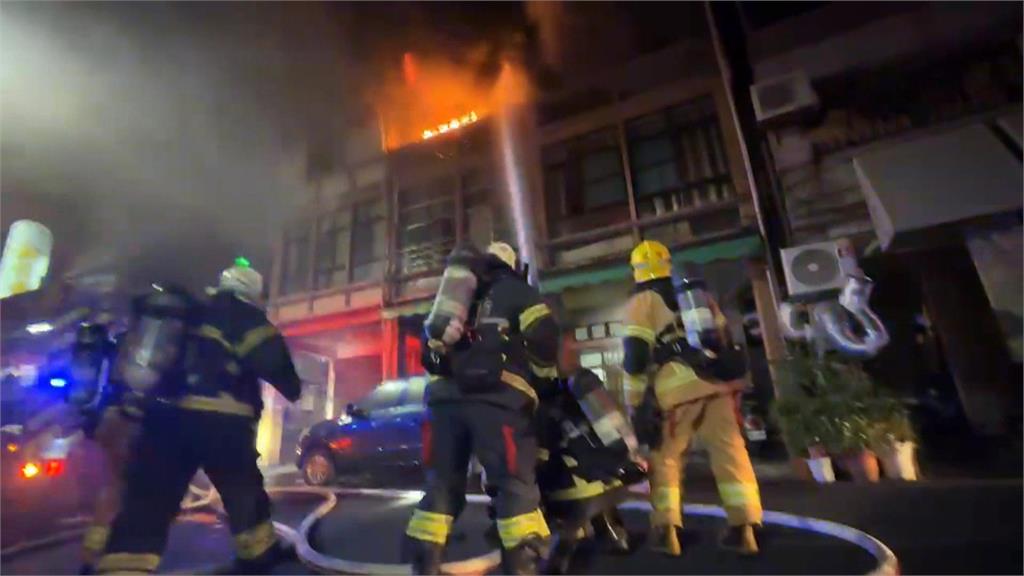 高雄透天大火一家六口急逃！　屋主回頭救4歲兒傷重救治中