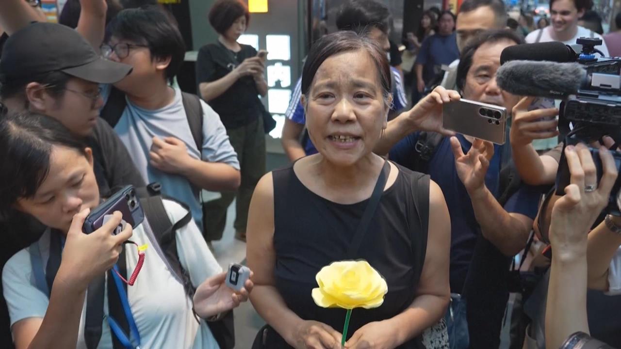 拿蠟燭和鮮花就遭逮　香港路障封維園　阻擋悼念六四