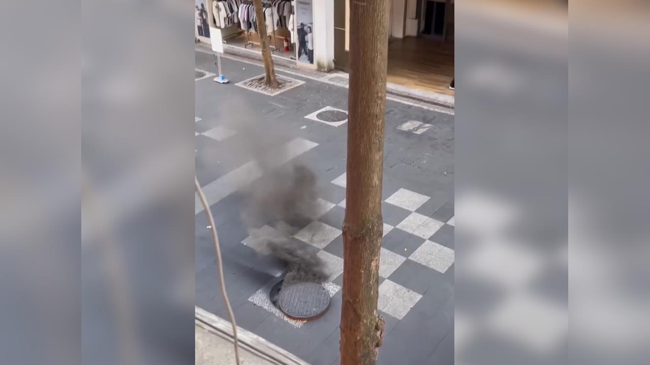 快新聞／西門町火警！人孔蓋突竄濃煙飄惡臭　一度造成60戶停電
