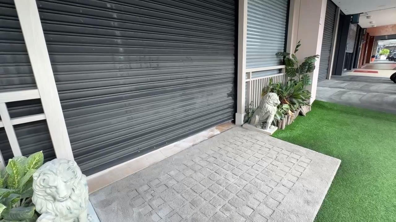 囂張3惡煞闖店噴滅火器、推招牌　餐廳遭毀畫面曝光