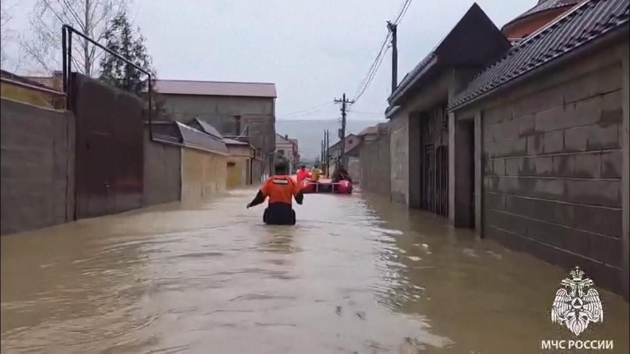 暴雨成災！福建電力工人一度受困　俄羅斯達吉斯坦大淹水交通受影響
