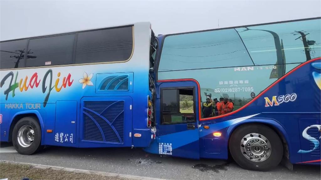 嘉義2進香團遊覽車疑與轎車追撞　共24人輕重傷