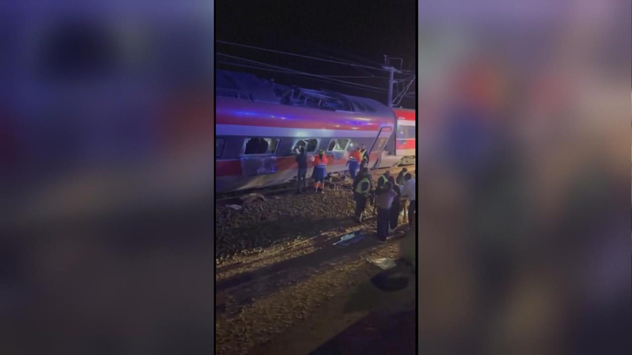 西班牙南部火車脫軌　２列車相撞釀１０死多傷