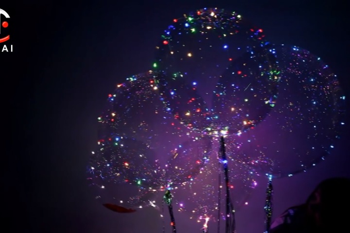 新北耶誕城到處賣 超夯發光氣球藏爆炸危機