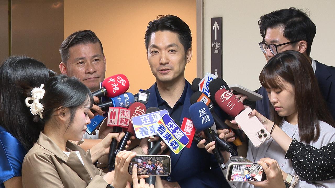「蔗」下「甘」尬！蔣萬安收多節甘蔗遺忘好意　沈伯洋當寶刀珍藏