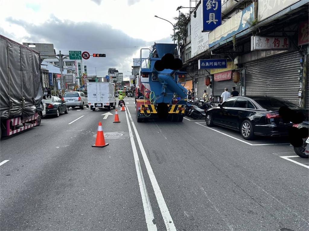 快新聞／南港死亡車禍！水泥預拌車與機車擦撞　女騎士遭輾過當場身亡