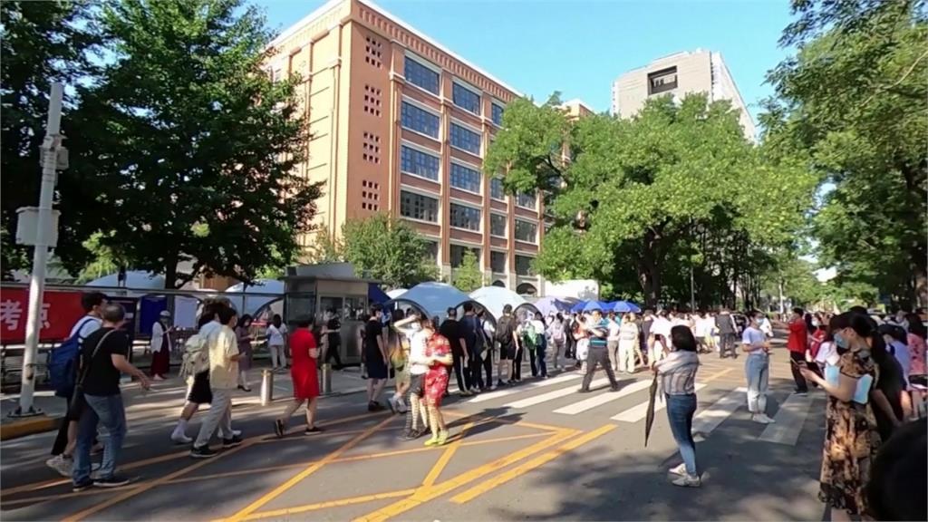 中國大學入學考試落幕　千萬考生秒變消費大軍