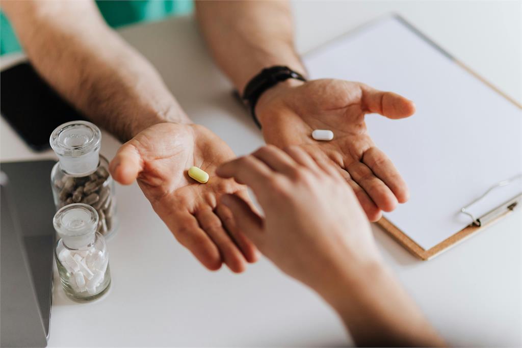 最愛的客人竟是「滿身刺青」類型?藥師曝「1原因」各行認同:最懂人情世故!