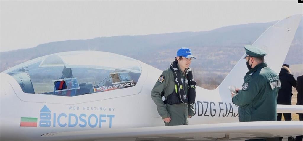 姐姐剛破世界紀錄 16歲少年升空拚最年輕獨飛環球