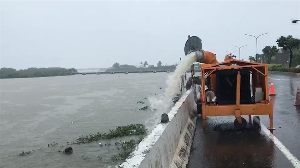 西南氣流威力強勁 屏東新園降豪雨釀淹水