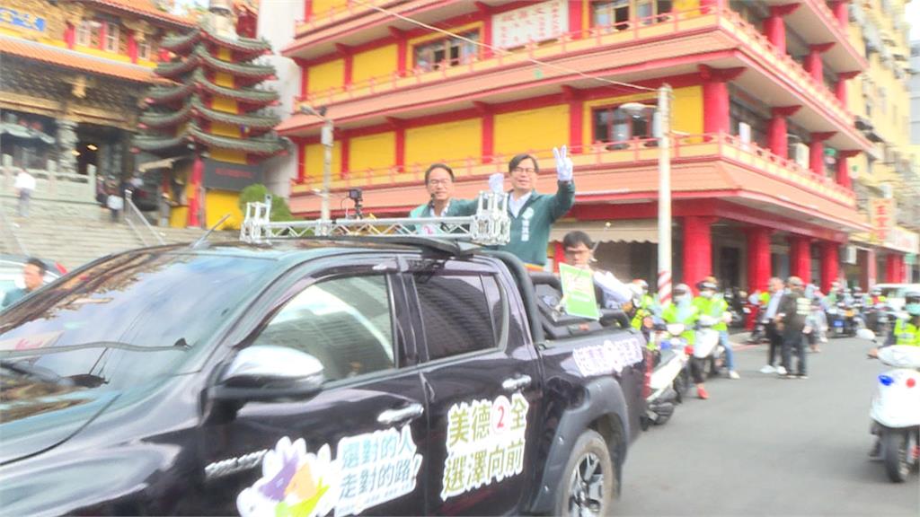 選戰倒數！　陳其邁助陣陪同車掃　讚李昆澤如「鄰家阿伯」